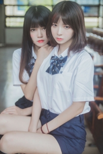 桜桃喵 NO.021 &疯猫ss JK百合1 [43P-325MB]