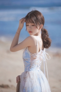 桜桃喵 – NO.196 发光的海 [18P-132MB]